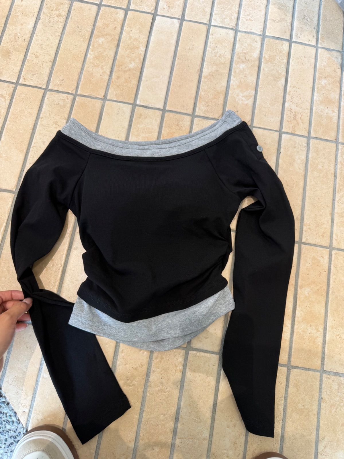 撞色邊胸墊上衣