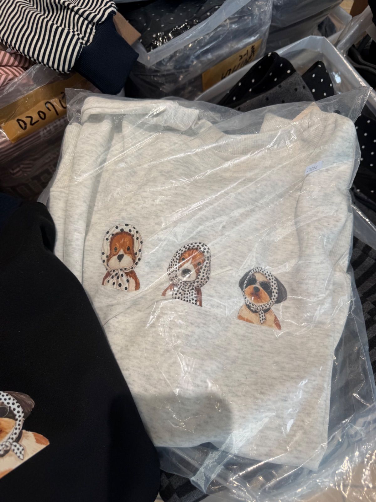 俏皮點點圍巾狗大學T