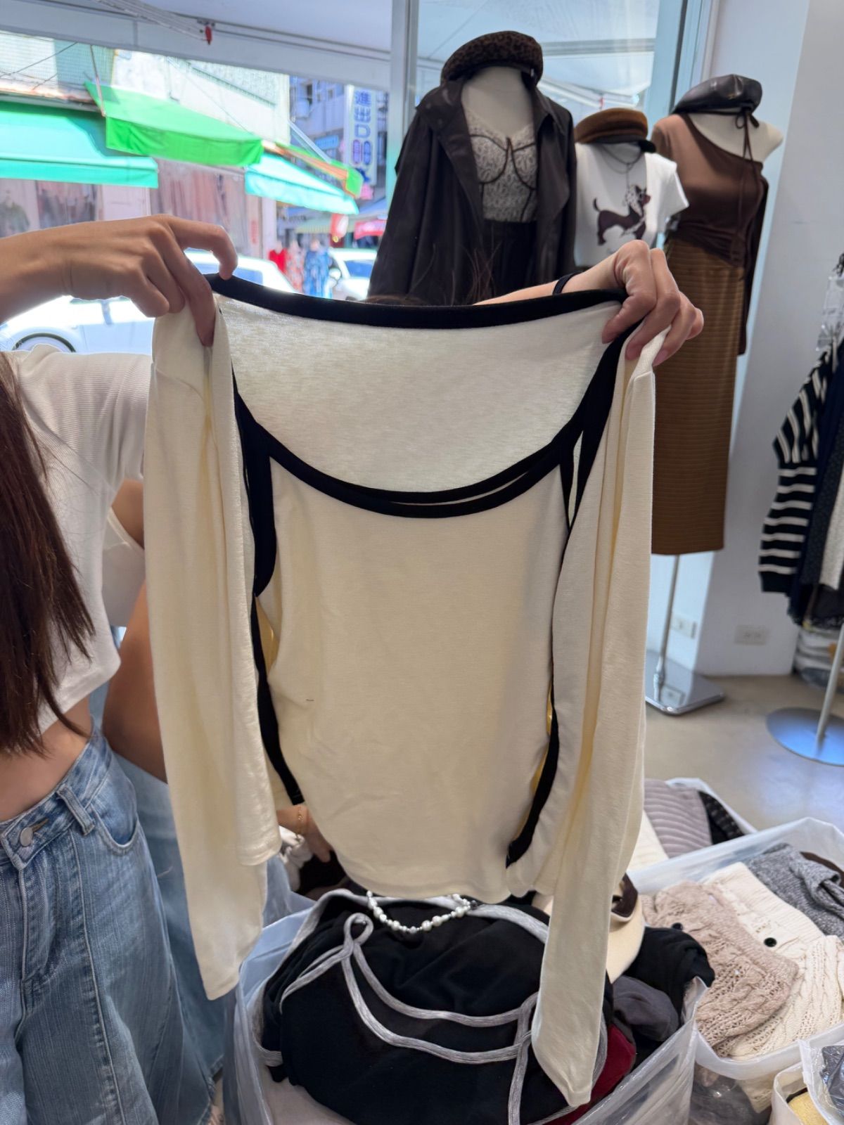 美拉德假兩件式肩帶造型上衣