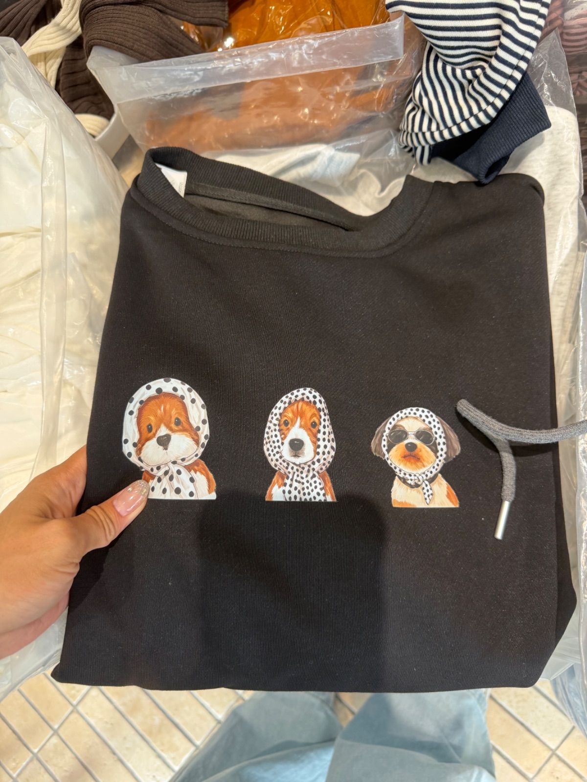 俏皮點點圍巾狗大學T