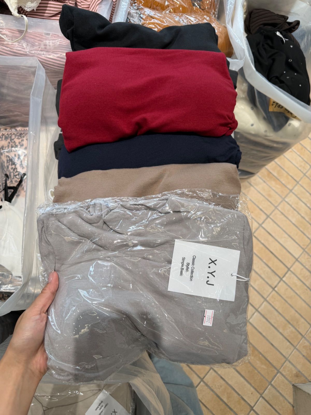 高領罩杯上衣