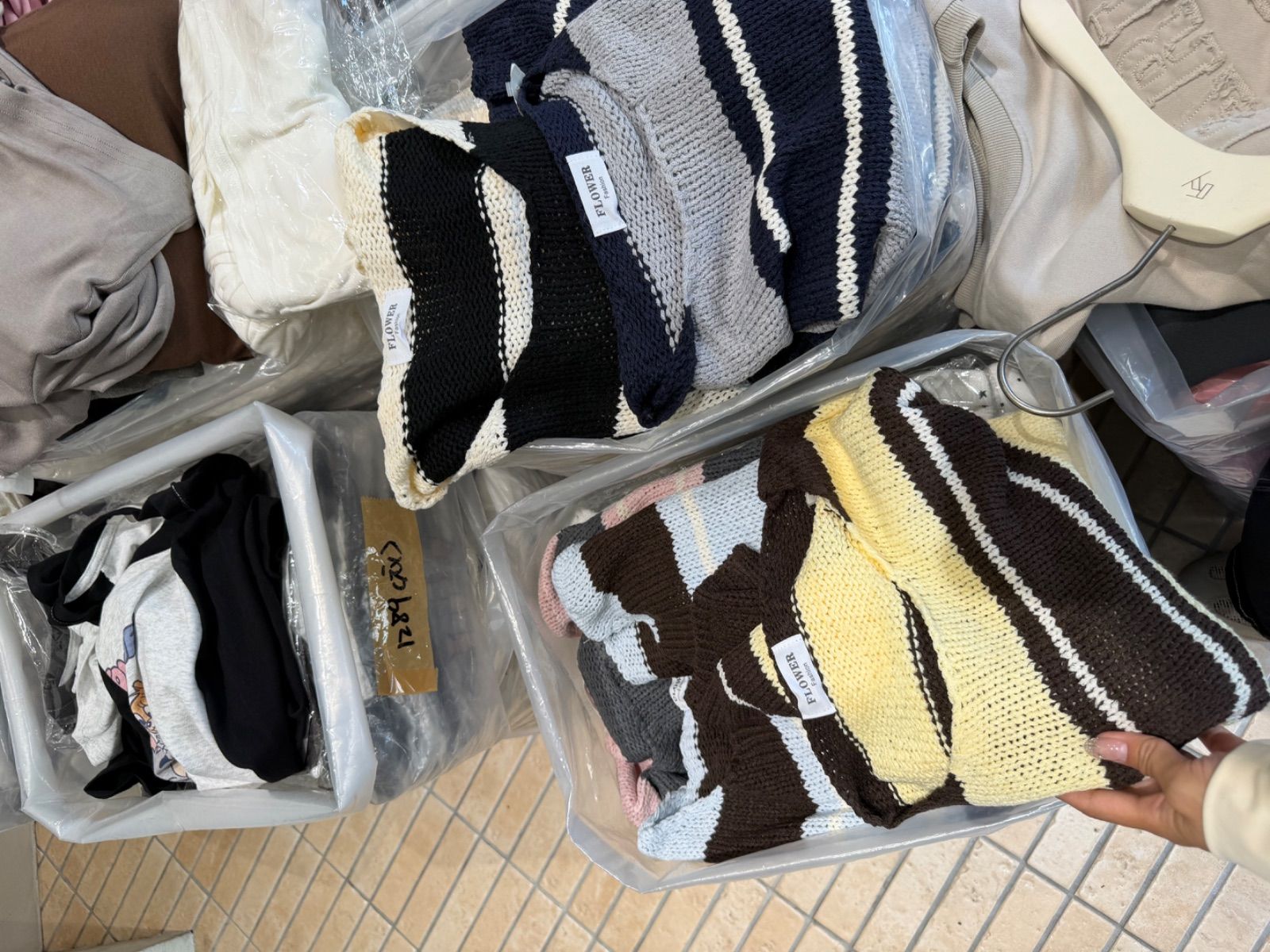 撞色條紋針織上衣