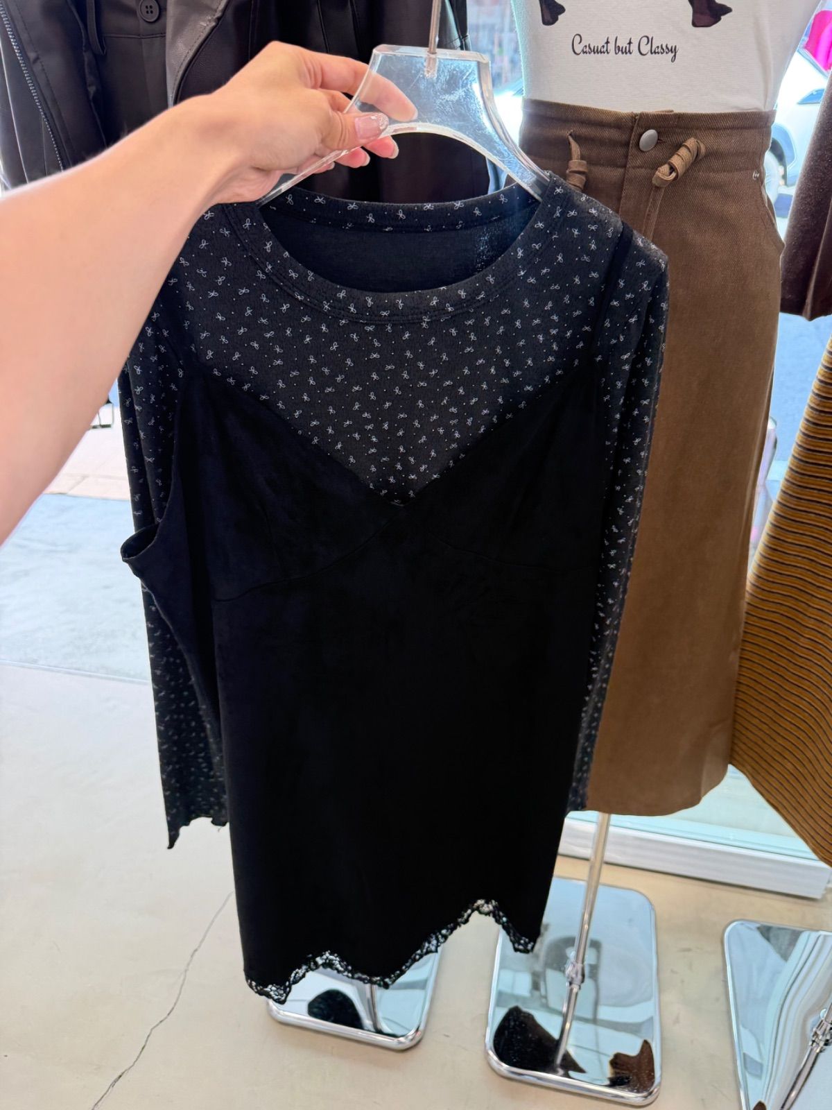 蕾絲邊吊帶洋裝👗 (裡面的蝴蝶結上衣另外購)