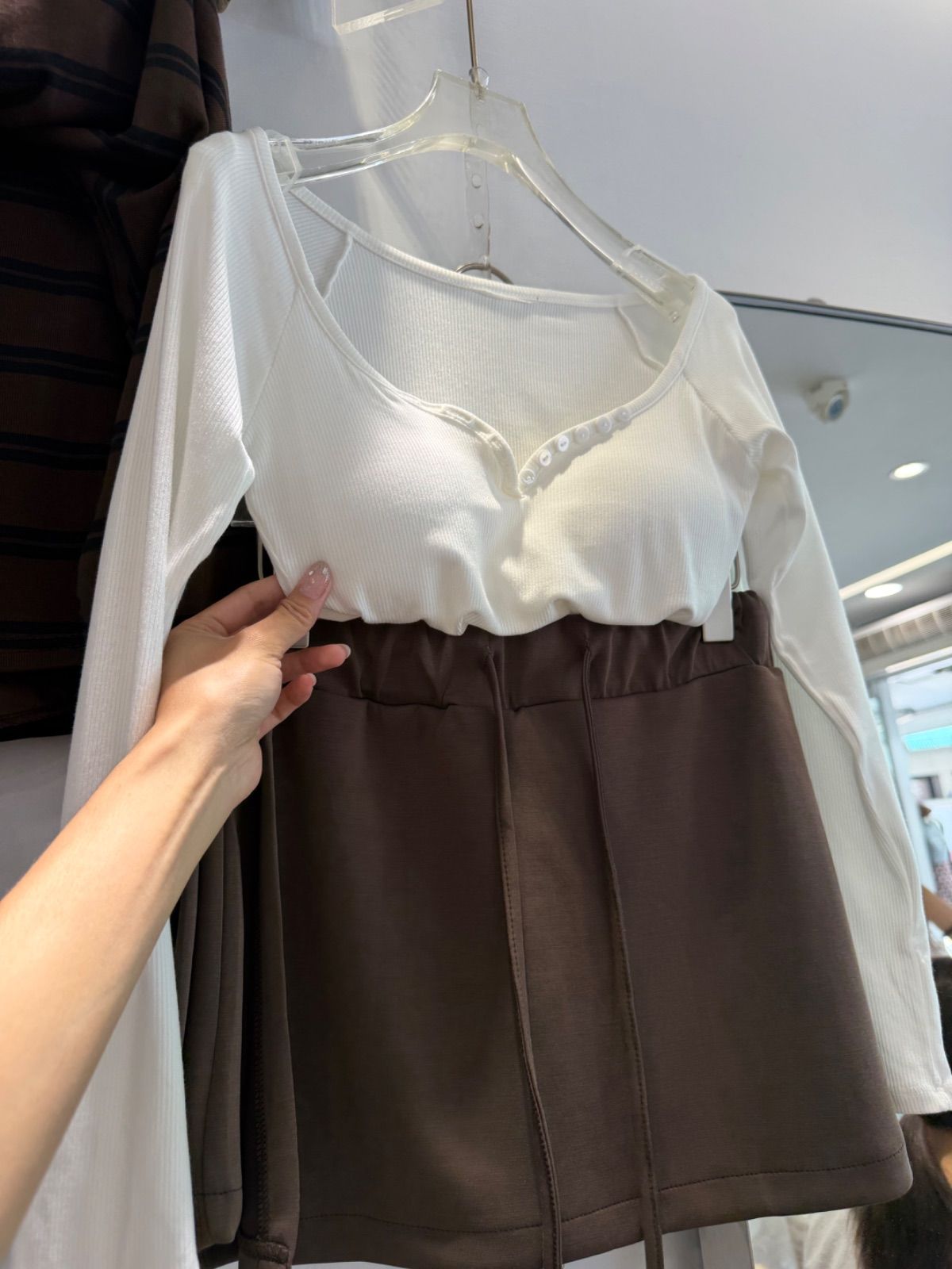 桃心領開扣上衣